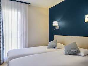 Apartment, 2 Schlafzimmer | Zimmersafe, Schreibtisch, schallisolierte Zimmer, Bügeleisen/Bügelbrett