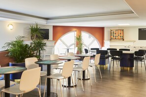 Daily buffet breakfast (EUR 17 per person)