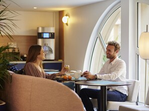 Buffet déjeuner servi tous les jours en supplément