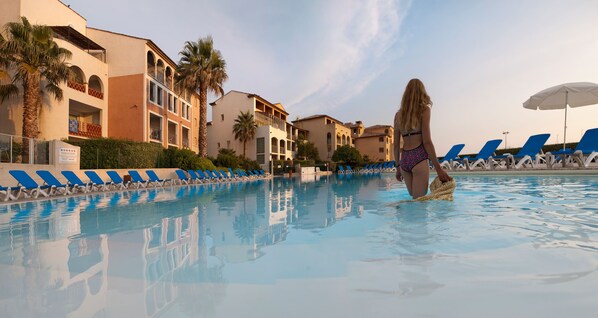 Outdoor pool, pool umbrellas, sun loungers