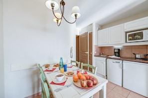 Apartment, 1 Schlafzimmer (for 6-7) | Eigene Küche | Kühlschrank, Mikrowelle, Geschirrspüler, Hochstuhl