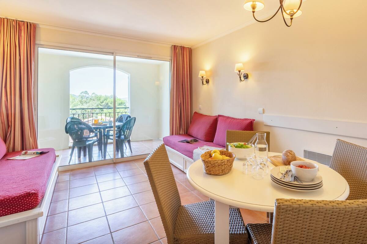 Appartement 5 personnes - 1 chambre - Balcon ou Terrasse | 起居区 | 平板电视、乒乓球、书