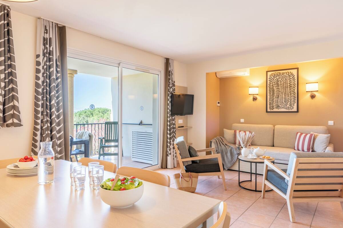 Appartement 8 personnes - 2 chambres + 1 coin nuit - Balcon - Climatisé - Rénové | 客房景观
