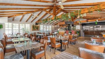 3 restaurants, breakfast, lunch, dinner served; local cuisine