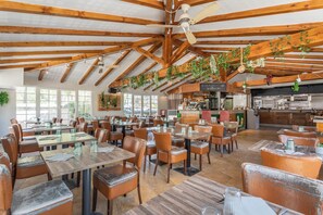 3 restaurants, breakfast, lunch, dinner served; local cuisine