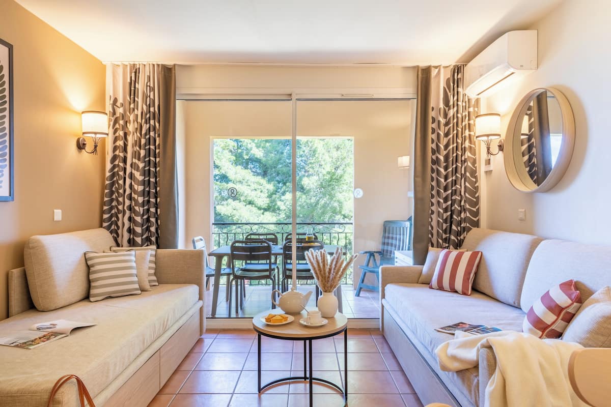 Appartement 5 personnes - 1 chambre - Balcon ou Terrasse -Climatisé - Rénové | 客房景观