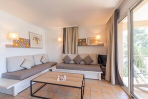 Apartment 6 people - 1 bedroom + 1 sleeping alcove - Balcony or Terrace - Lake district