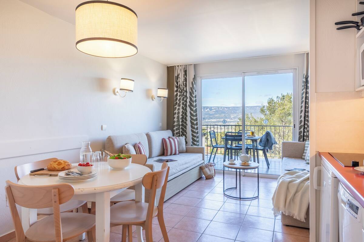 Studio 4 personnes,1 coin nuit - Balcon ou Terrasse -Climatisé - Rénové | 客房景观