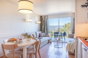 Studio 4 personnes,1 coin nuit - Balcon ou Terrasse -Climatisé - Rénové | Ausblick vom Zimmer