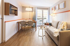 Soundproofing, free cribs/infant beds, free WiFi, bed sheets