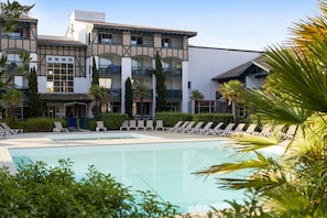 Vista frontal de la propiedad