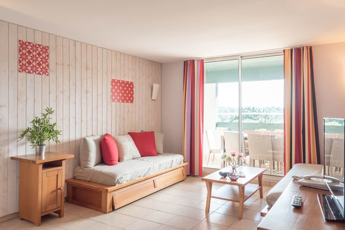 Apartamento, 1 habitación, vistas al campo de golf | Cortinas opacas, tabla de planchar con plancha, cunas (de pago) y wifi