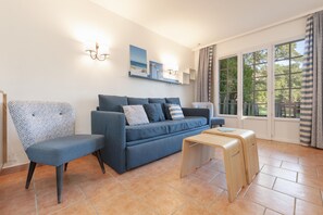 獨棟房屋, 2 間臥室 | 起居區 | 電視、乒乓球