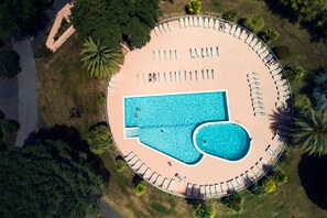 4 Außenpools, Liegestühle