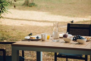 Petit déjeuner buffet servi tous les jours en supplément