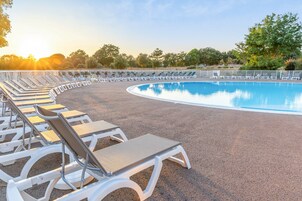 Seasonal outdoor pool, pool umbrellas, sun loungers
