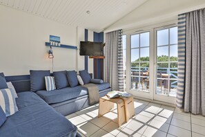 Apartment 6 people - 1 bedroom + 1 sleeping alcove - Terrace or balcony - Village du Golf district | Living area | TV, ping pong