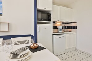 Apartment, 1 Schlafzimmer, Balkon | Eigene Küche | Kühlschrank, Mikrowelle, Herdplatte, Geschirrspüler