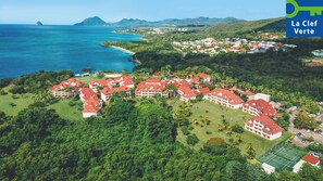 Vista frontal de la propiedad