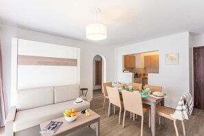 Apartment, Balkon | Wohnbereich