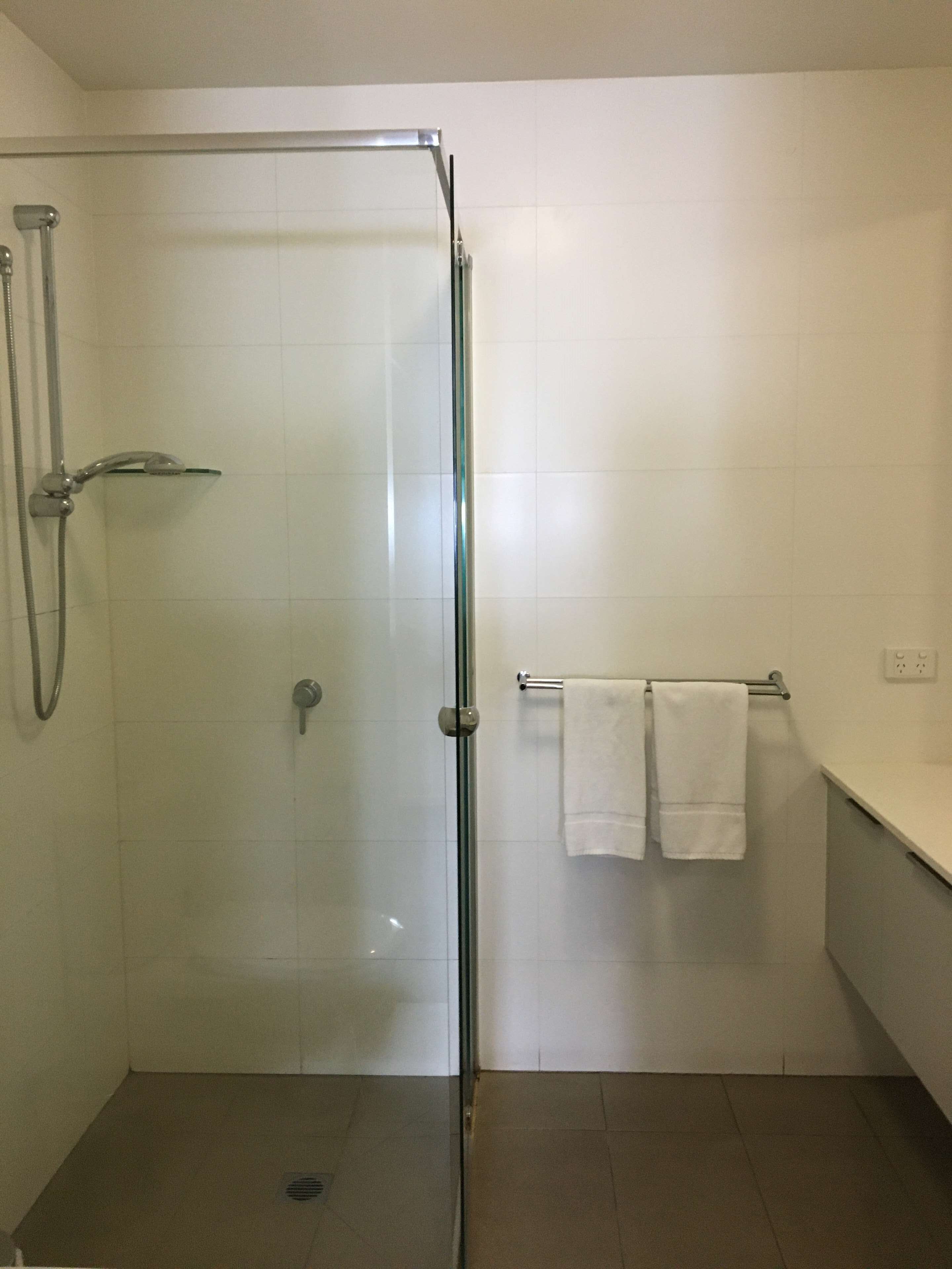 combined shower/bathtub, free toiletries, hair dryer, towels