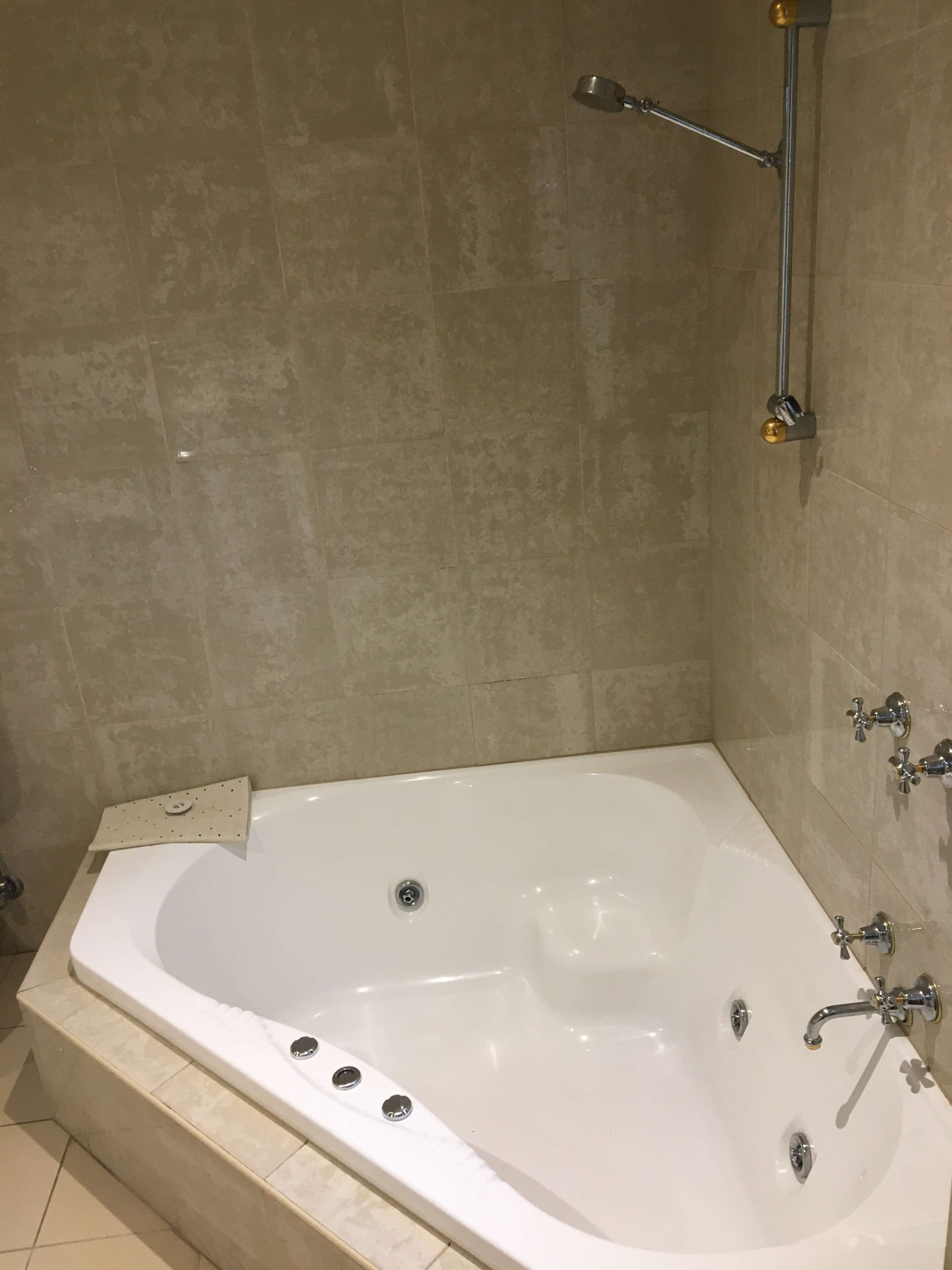 combined shower/bathtub, free toiletries, hair dryer, towels