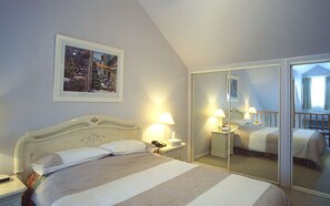 Down comforters, pillowtop beds, minibar, in-room safe - Best Western Plus The Tudor-Box Hill (Box Hill)