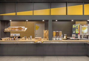 Petit déjeuner buffet servi tous les jours en supplément