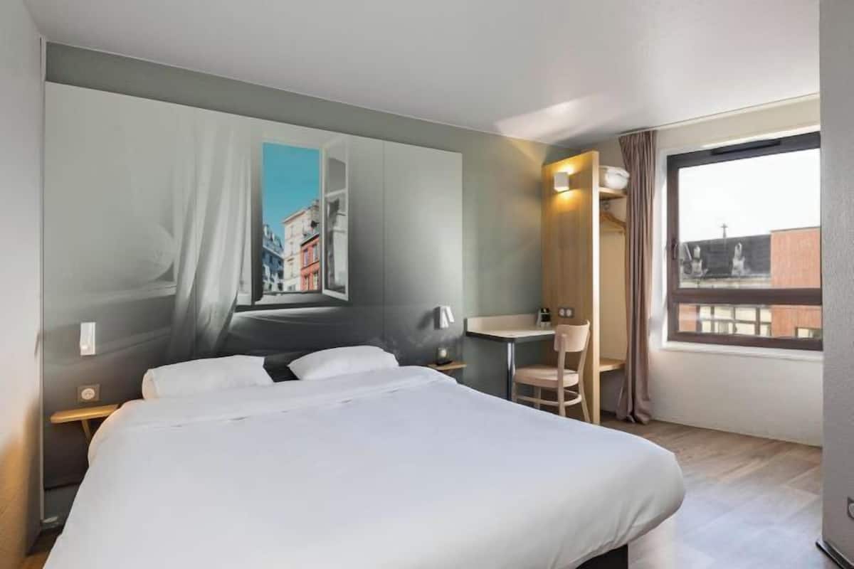 Desk, iron/ironing board, free WiFi, bed sheets