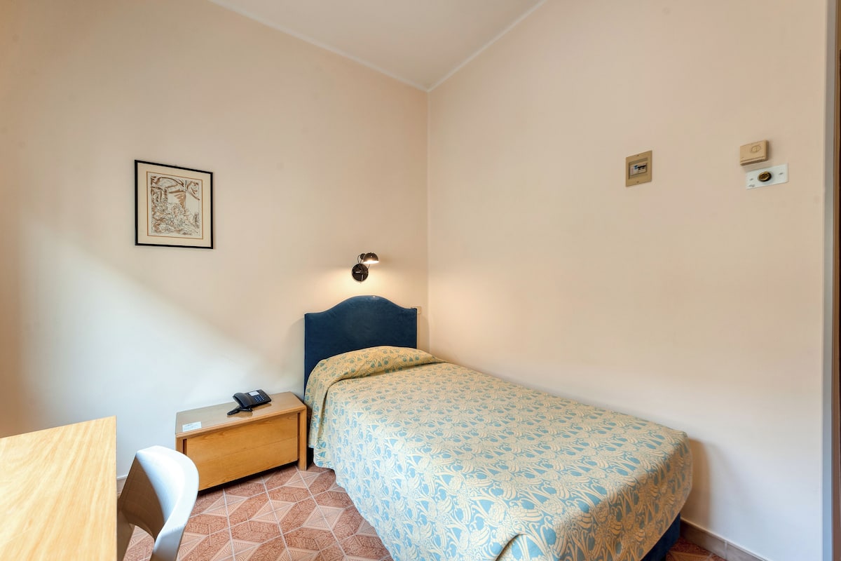 Single Room | Minibar, in-room safe, soundproofing, free WiFi