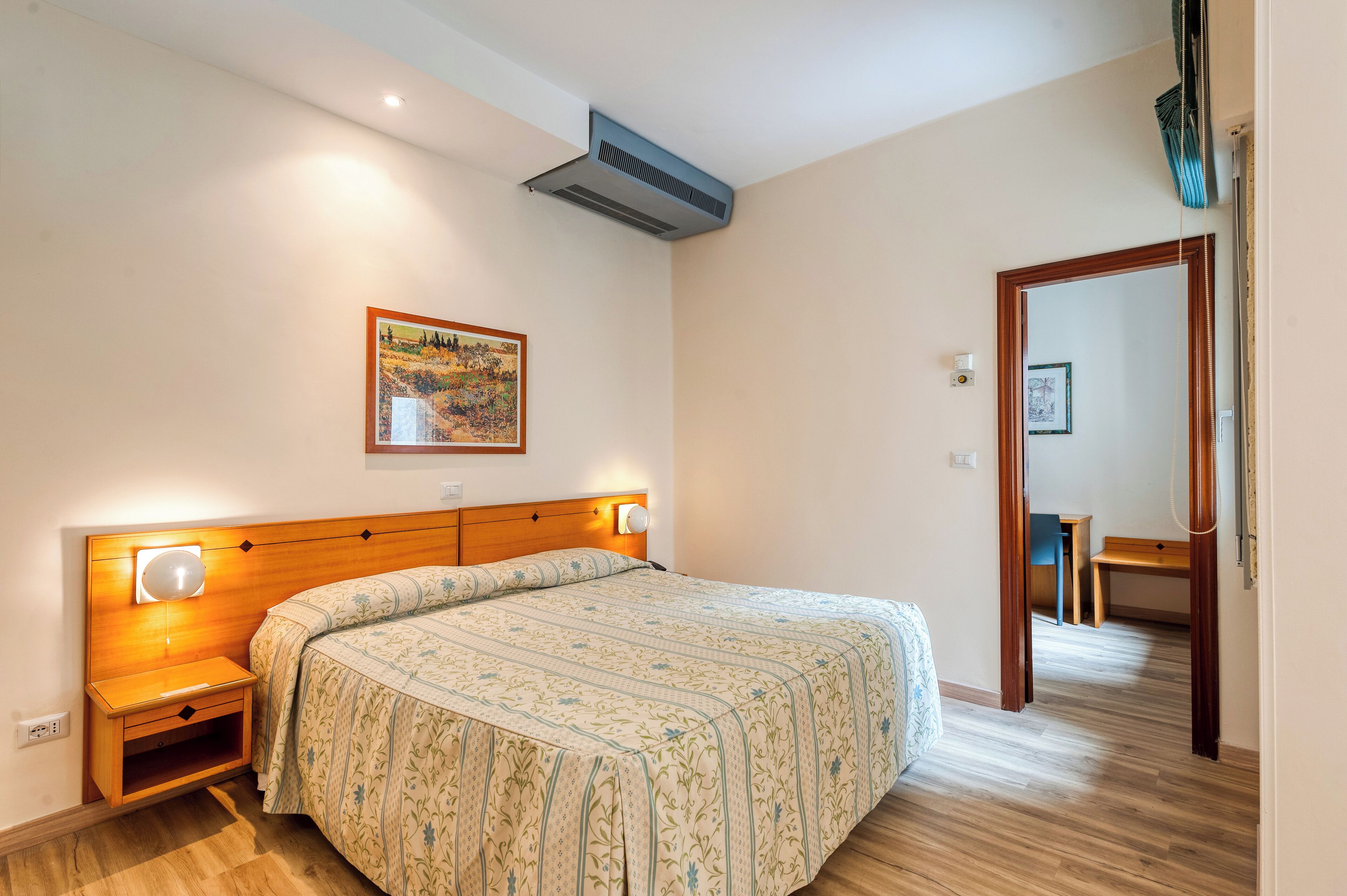 Minibar, in-room safe, soundproofing, free WiFi