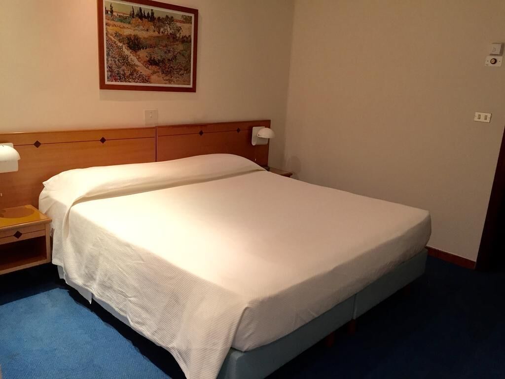 Minibar, caja de seguridad en la habitación y sistema de insonorización 