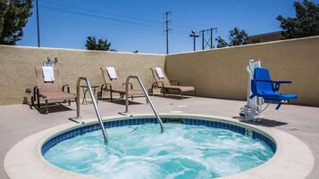 Kolam renang terbuka