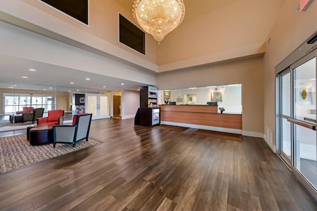 Lobby. Comfort Suites Victorville-Hesperia