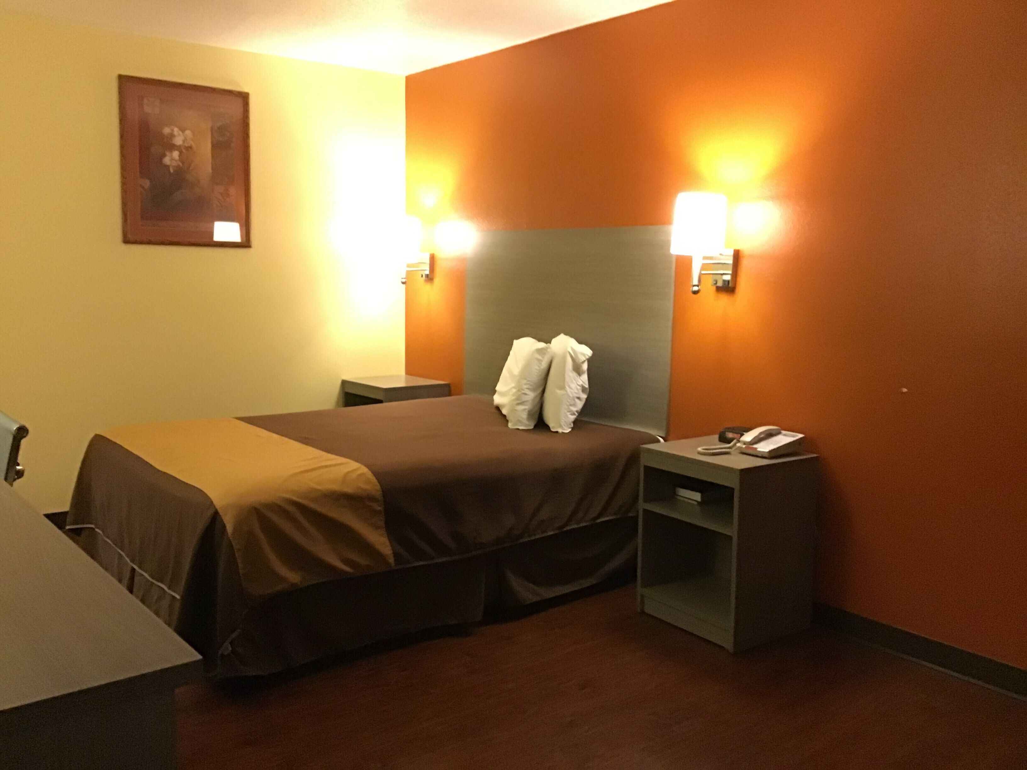 Rom – standard, 1 queensize-seng, ikke-røyk | Skrivebord, wi-fi (inkludert) og sengetøy