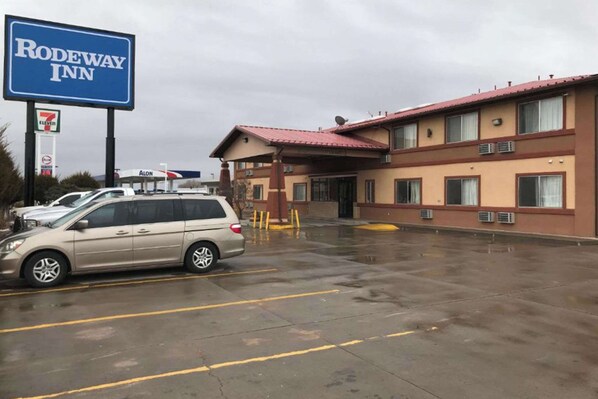 Exterior - Rodeway Inn Moriarty (Moriarty)