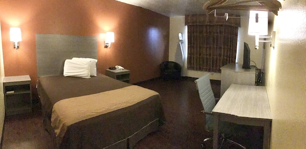 Standard Room, 1 Queen Bed, Non Smoking | Desk, free WiFi, bed sheets