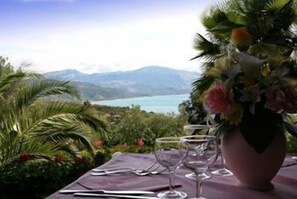 Breakfast, lunch, dinner served; al fresco dining - Marcaneto Hotel (San Giovanni a Piro)