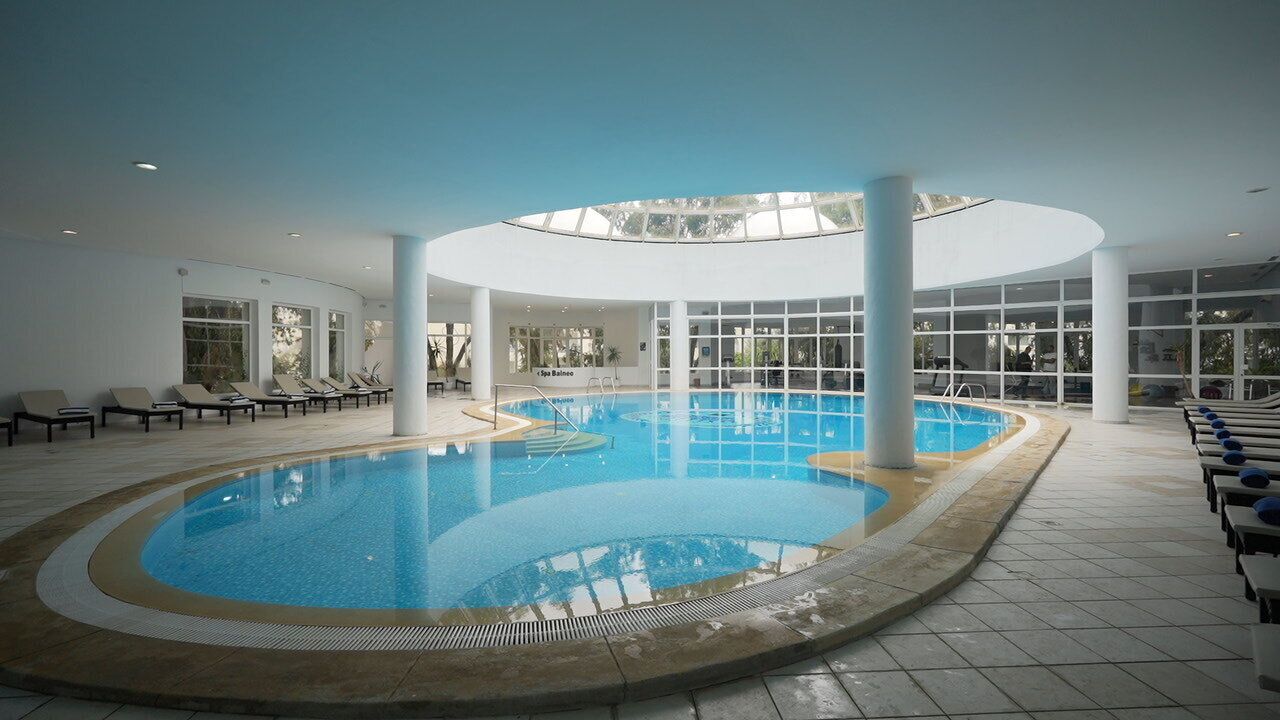 Indoor pool, 2 outdoor pools, pool umbrellas, sun loungers