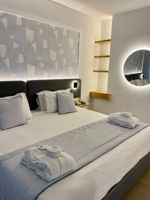 Junior Suite, 1 King Bed, Balcony, Sea View