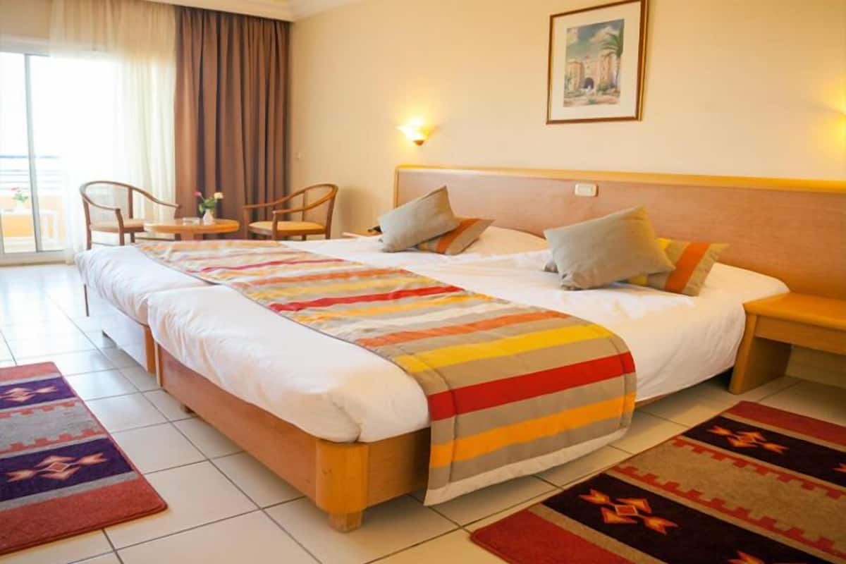 Phòng đôi | Bộ đồ giường cao cấp, nệm Select Comfort, két bảo mật tại phòng, bàn