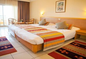 双人房 | 高档床上用品、Select Comfort 床、客房内保险箱、办公桌