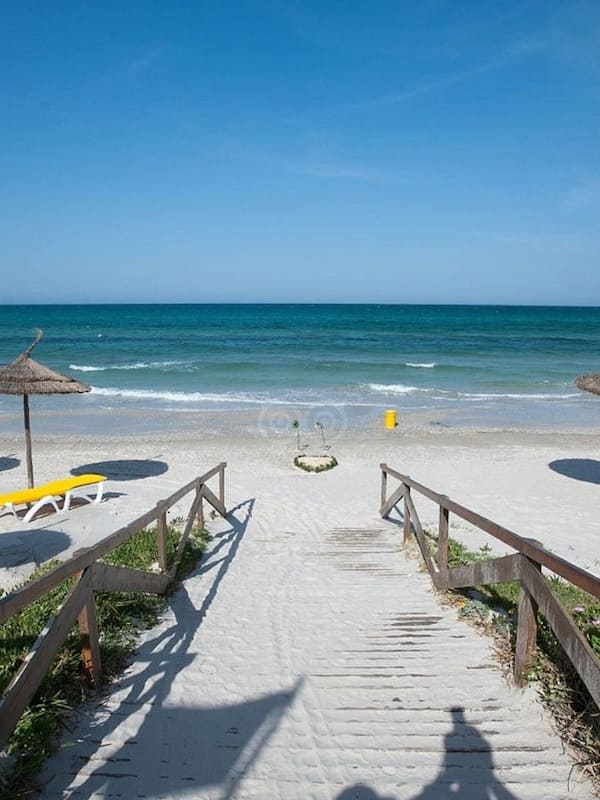 Private beach nearby, white sand, sun-loungers, beach umbrellas