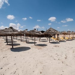 Na praia, areia branca, serviço de traslado de/para a praia grátis