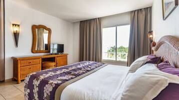 Premium bedding, Select Comfort beds, in-room safe, blackout drapes