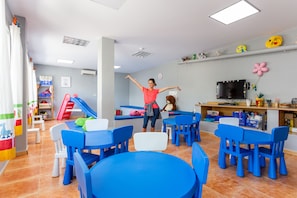 Área de juegos infantiles techada