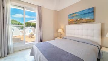 Double Room, 1 Double or 2 Single Beds | 1 bedroom, blackout curtains, free WiFi, bed sheets