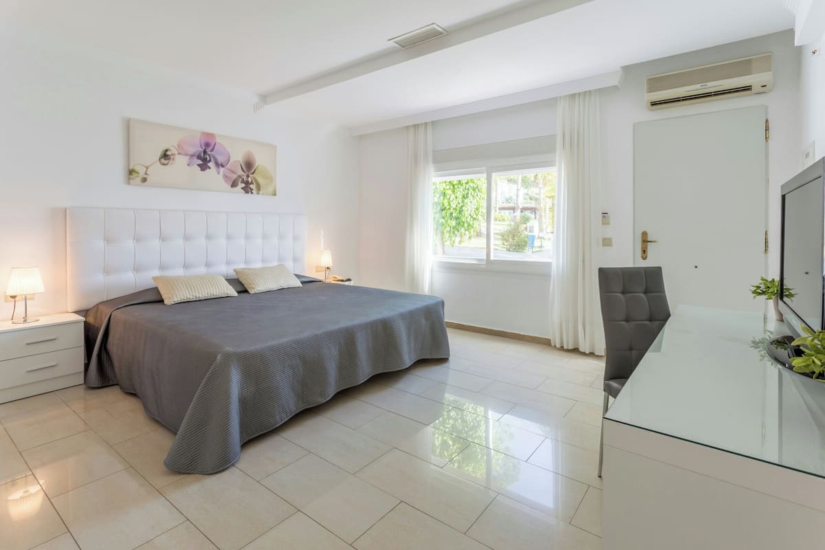 Habitación doble, 1 cama doble o 2 individuales | 1 dormitorio, cortinas opacas, wifi gratis y ropa de cama