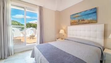 Double Room, 1 Double or 2 Single Beds