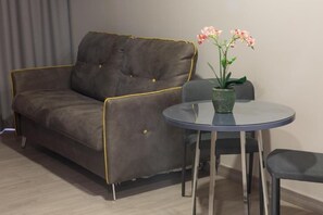 Basic-Studio, Balkon | Wohnbereich